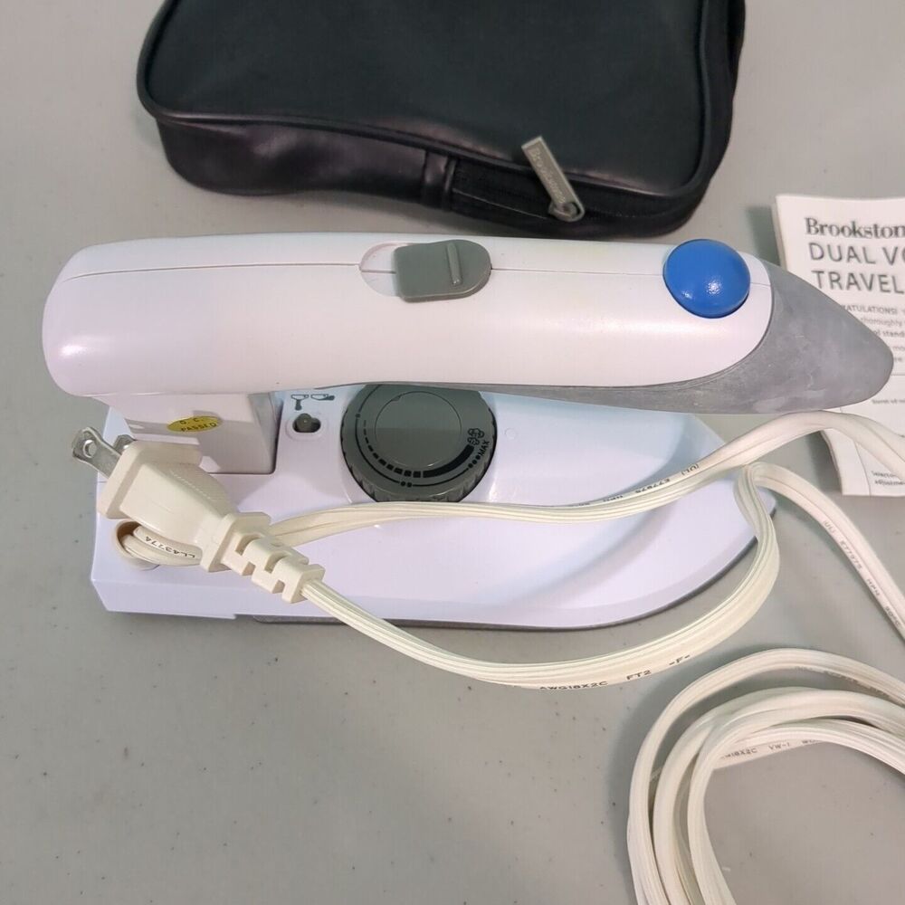 Brookstone Travel Handheld Deluxe Garment Steamer w/ Case
